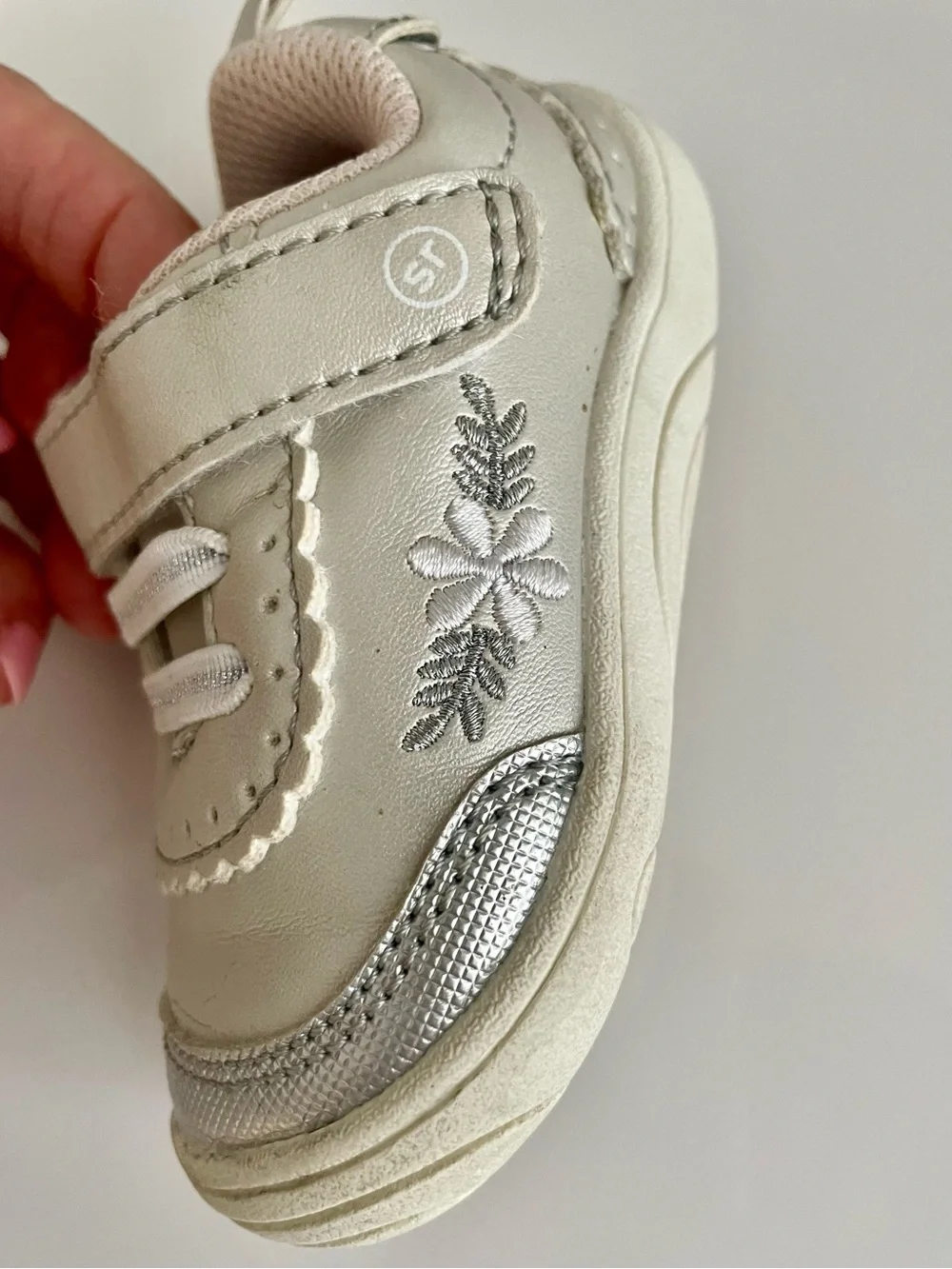 Stride Rite 360 Girls' Metallic Sneakers with Velcro Strap